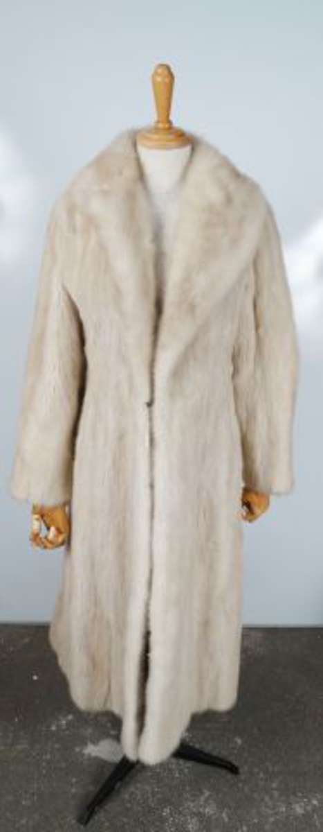 manteau en vison blanc