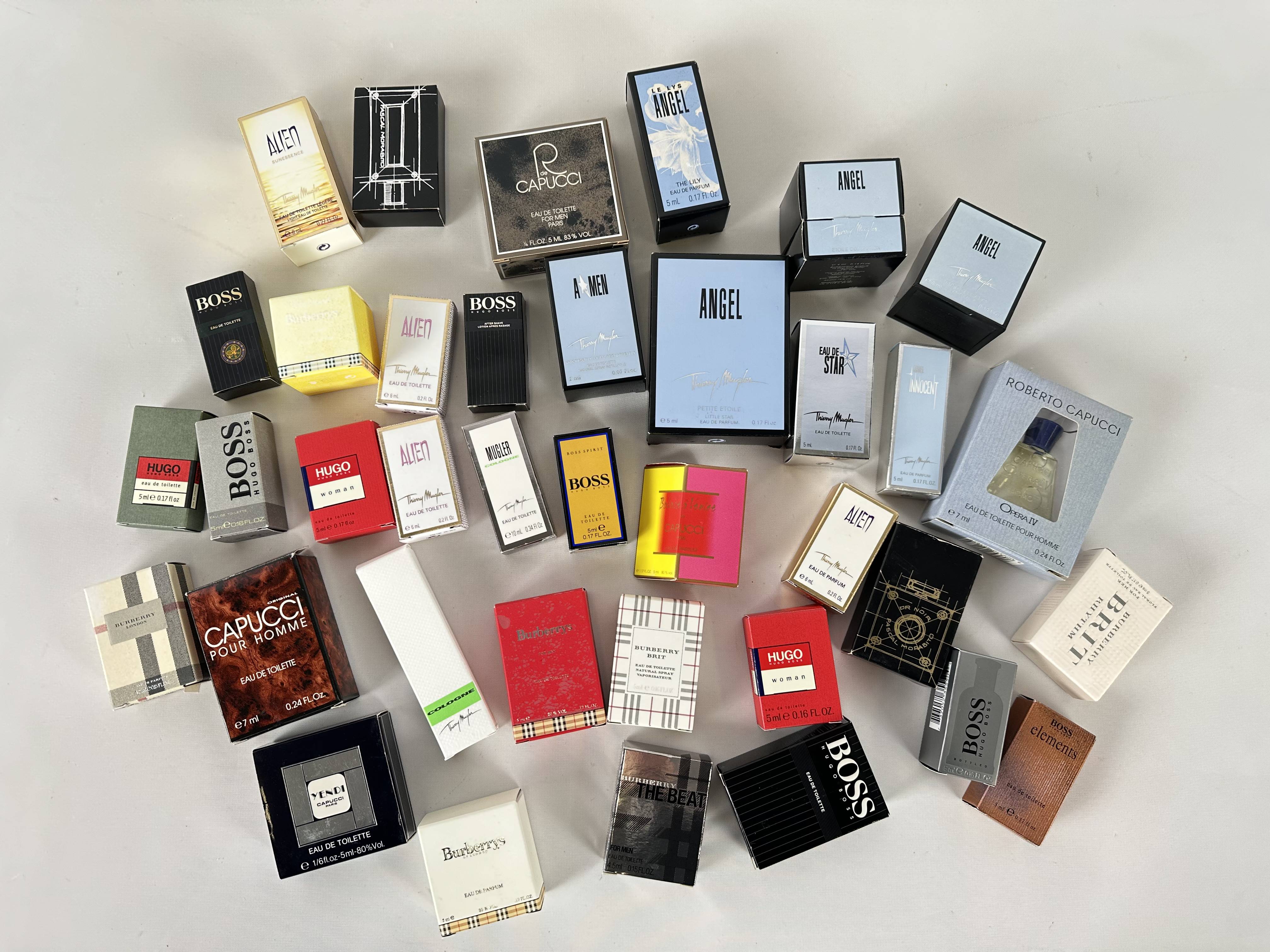 Lot Denviron 30 Miniatures Dont Burberry Hugo Boss Nina Ricci