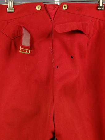 1GM - Pantalon officier en drap rouge, bande 