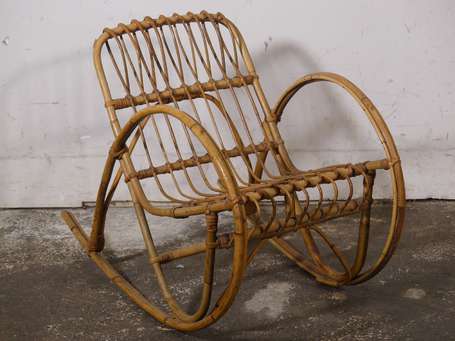 Rocking-chair d'enfant en rotin. H. 51 cm