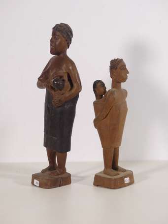 Deux anciennes statuettes en bois, de femme à 