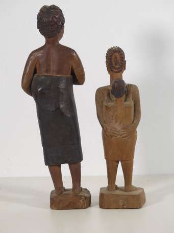 Deux anciennes statuettes en bois, de femme à 