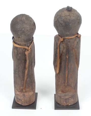 Ancien couple votif en bois dur à patine noire 