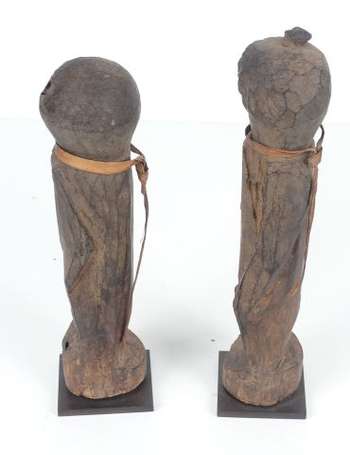 Ancien couple votif en bois dur à patine noire 