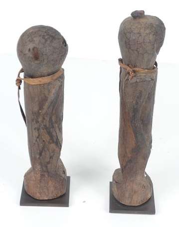 Ancien couple votif en bois dur à patine noire 