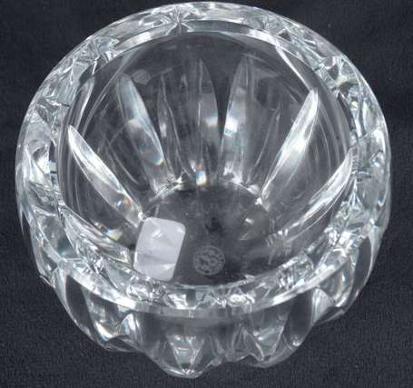 BACCARAT - Vide poche en cristal taillé (Diam : 