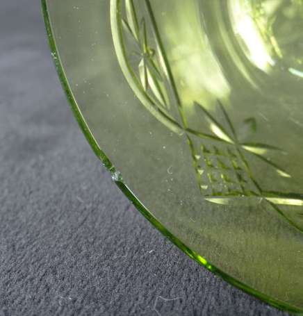 Huit Verres en en cristal, la coupe ballon vert 