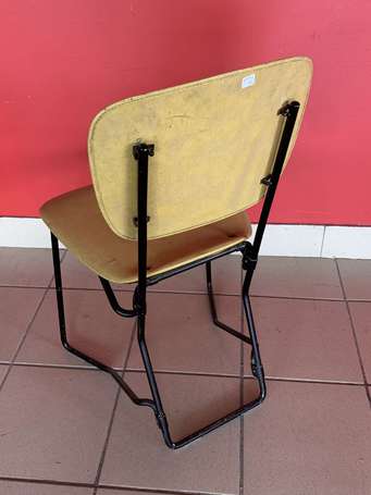 Chaise en métal tubulaire laqué noir, l'assise et 