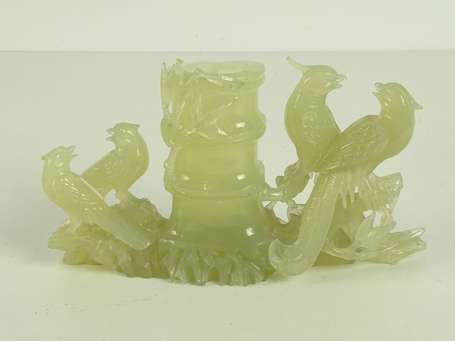 CHINE Vase en jade, il figure un tronc de bambou 