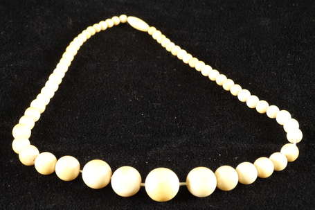 Collier en chute de perles d'ivoire