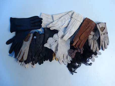 Lot de paires de gants anciens: en crochet, en 