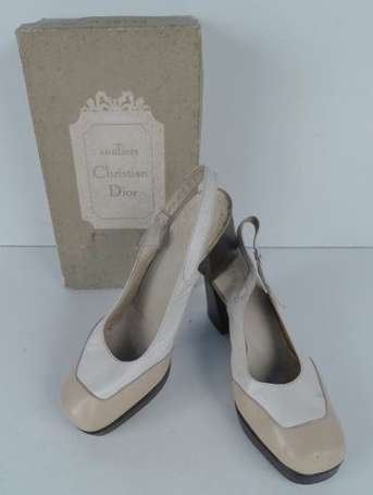 CHRISTIAN DIOR - Paire de chaussures à bride en 