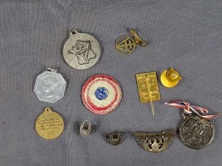 Lot d'insignes aviation métalliques, 