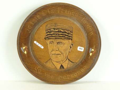 FR2GM - Pétain - Un portrait du Maréchal en bois ,