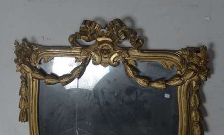 Miroir de boiserie en bois doré mouluré et sculpté