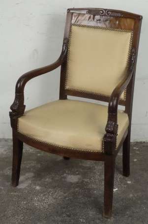 Paire de fauteuils en acajou et placage d'acajou, 