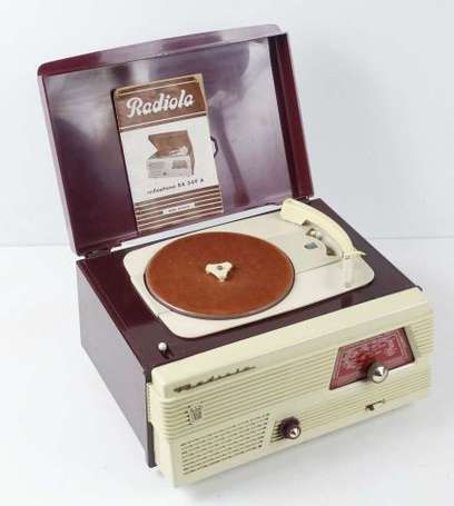 Radiola Poste radio tourne disque Type RA349A. En 