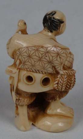 Netsuke Pêcheur aux cormorans en ivoire Japon H. 5