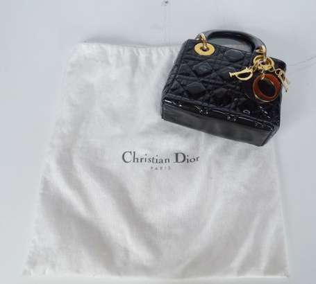 DIOR - Mini sac Lady Dior en cuir vernis noir, sur