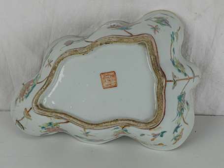 CHINE Coupe en porcelaine, marque apocryphe de 