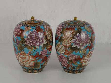 CHINE Paire de vases en émaux cloisonnés Moderne H