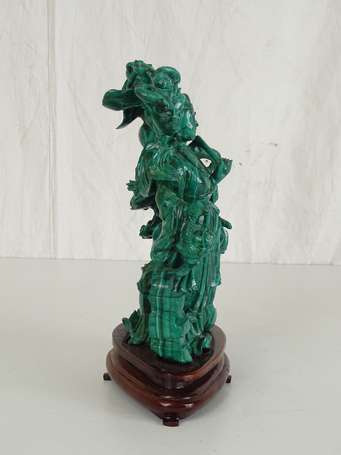 CHINE QING Groupe en malachite sur socle H. 24 cm 