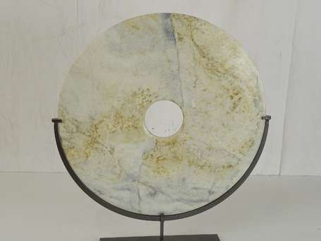 CHINE Grand disque BI en jade D. 40 cm