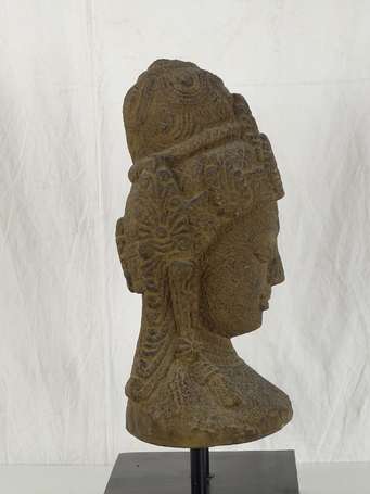 JAVA Tête de LOKESHVARA en gré  XXéme H. 59 cm