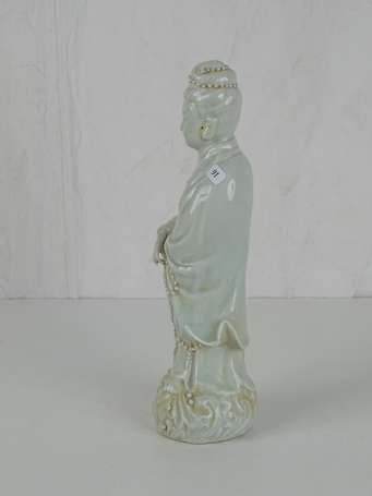 CHINE Guanyin en céladon craquelé, moderne, H. 31 