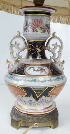 Pied de lampe bouteille en porcelaine polychrome, 