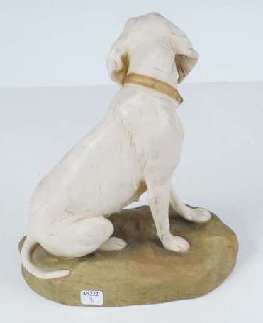 Chien assis Sujet en porcelaine polychrome Royal 