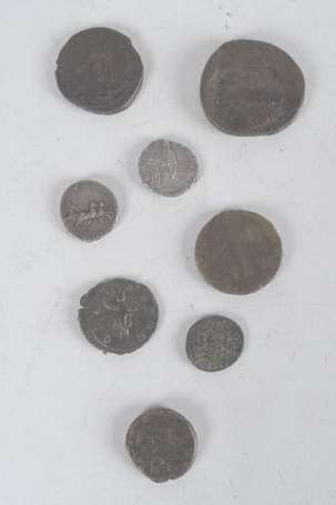 8 monnaies antique Romaines dont 2 en argent