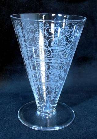 BACCARAT - Carafe et 8 verres à porto en cristal 