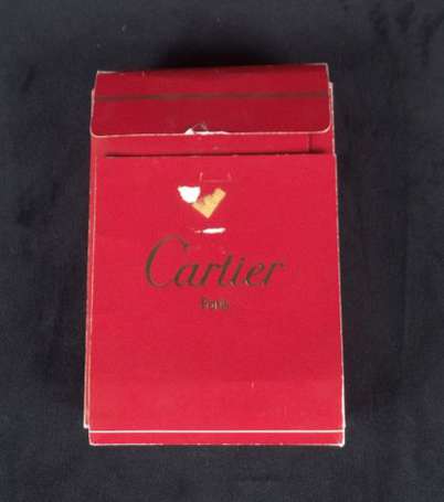 Cartier Briquet Must en métal doré guilloché 