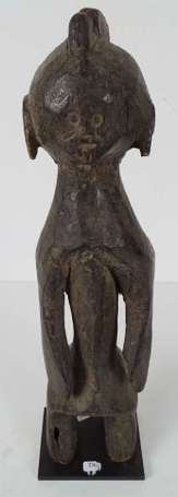 Ancienne statuette d'ancêtre en bois dur les bras 