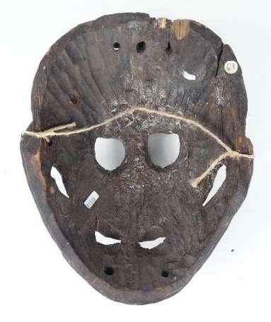 Ancien masque de chamane en bois dur en forme de 