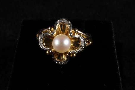 Bague fleur en or jaune 18K (750°/00) ornée en son