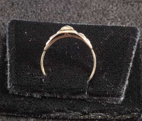 Fine bague jarretière en or gris 18K (750°/00), le