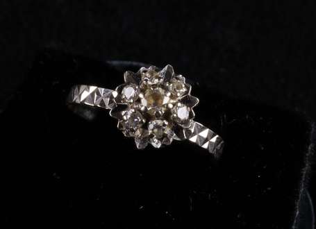 Bague fleur en or gris 18K (750°/00) sertie 