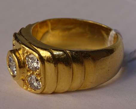 Bague jonc en or jaune 18K (750°/00) ornée d'un 