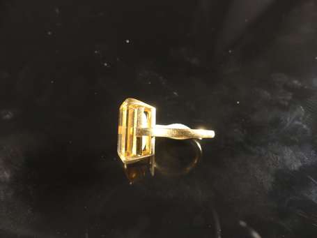 Bague en or jaune 18K (750°/00) sertie griffes 