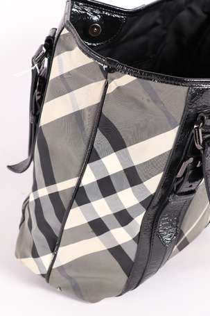 BURBERRY - Sac cabas en toile enduite maxi tartan 