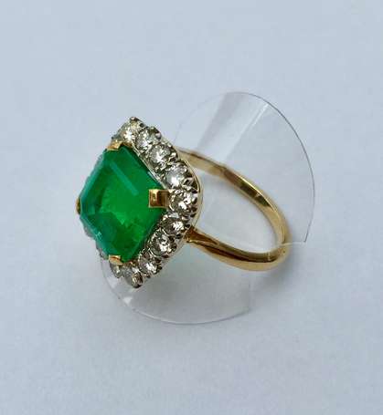 Bague en or deux tons 18K (750°/00) sertie griffes