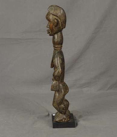 Ancienne statuette votive en bois dur représentant