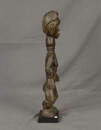 Ancienne statuette votive en bois dur représentant