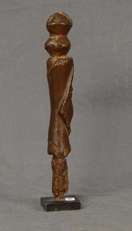 Ancienne statuette votive en bois dur représentant