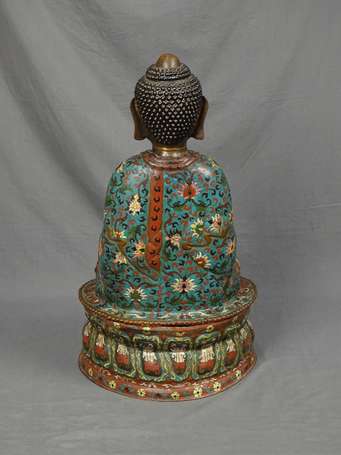 CHINE - Boddhisattva en cloisonné tenant un bol 