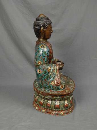 CHINE - Boddhisattva en cloisonné tenant un bol 