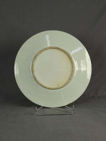 CANTON - Plat en porcelaine à décor en réserves de