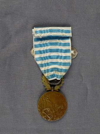 France - Médaille du levant avec agrafe 